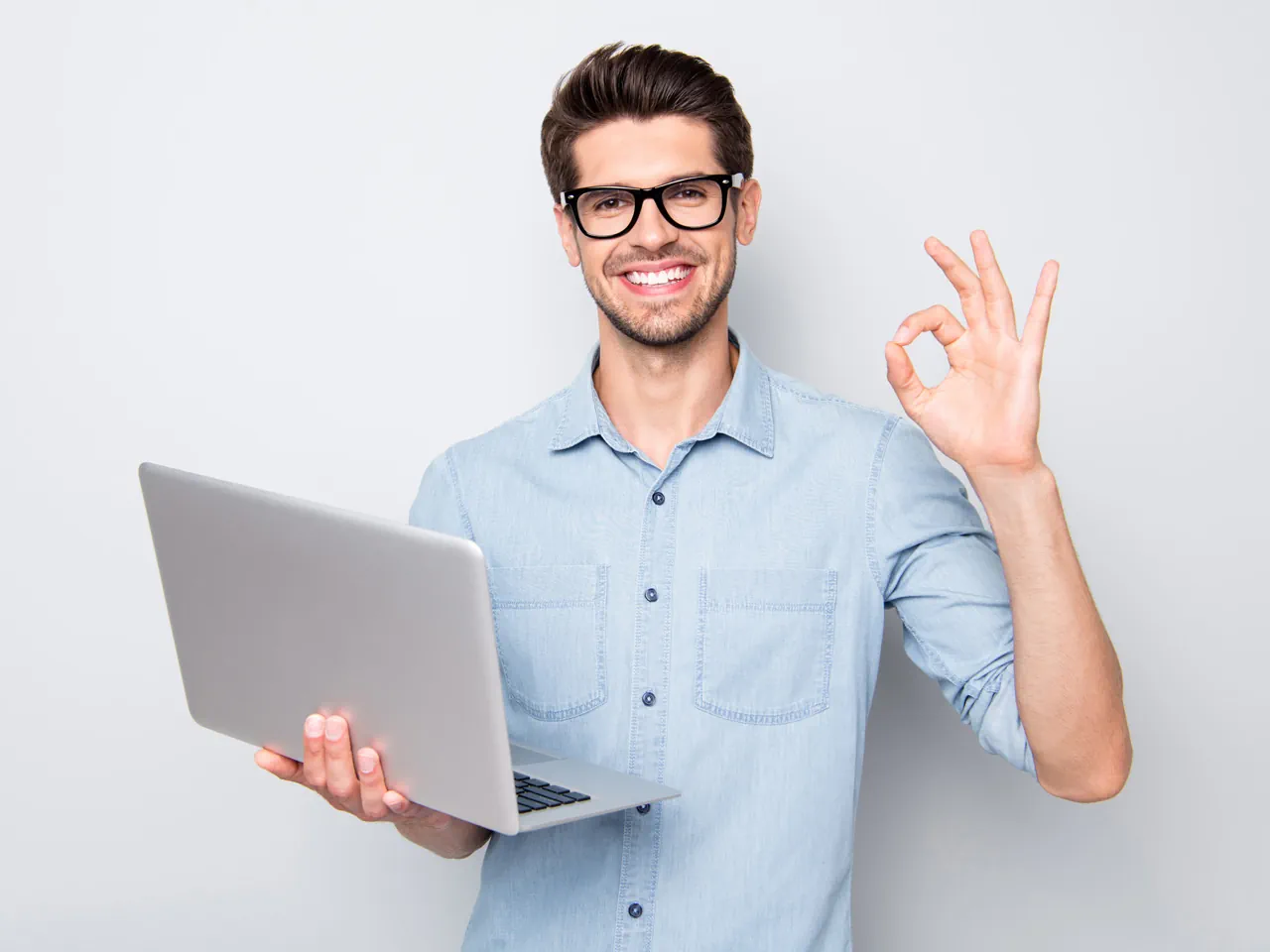 mas posing owl sign with fingers